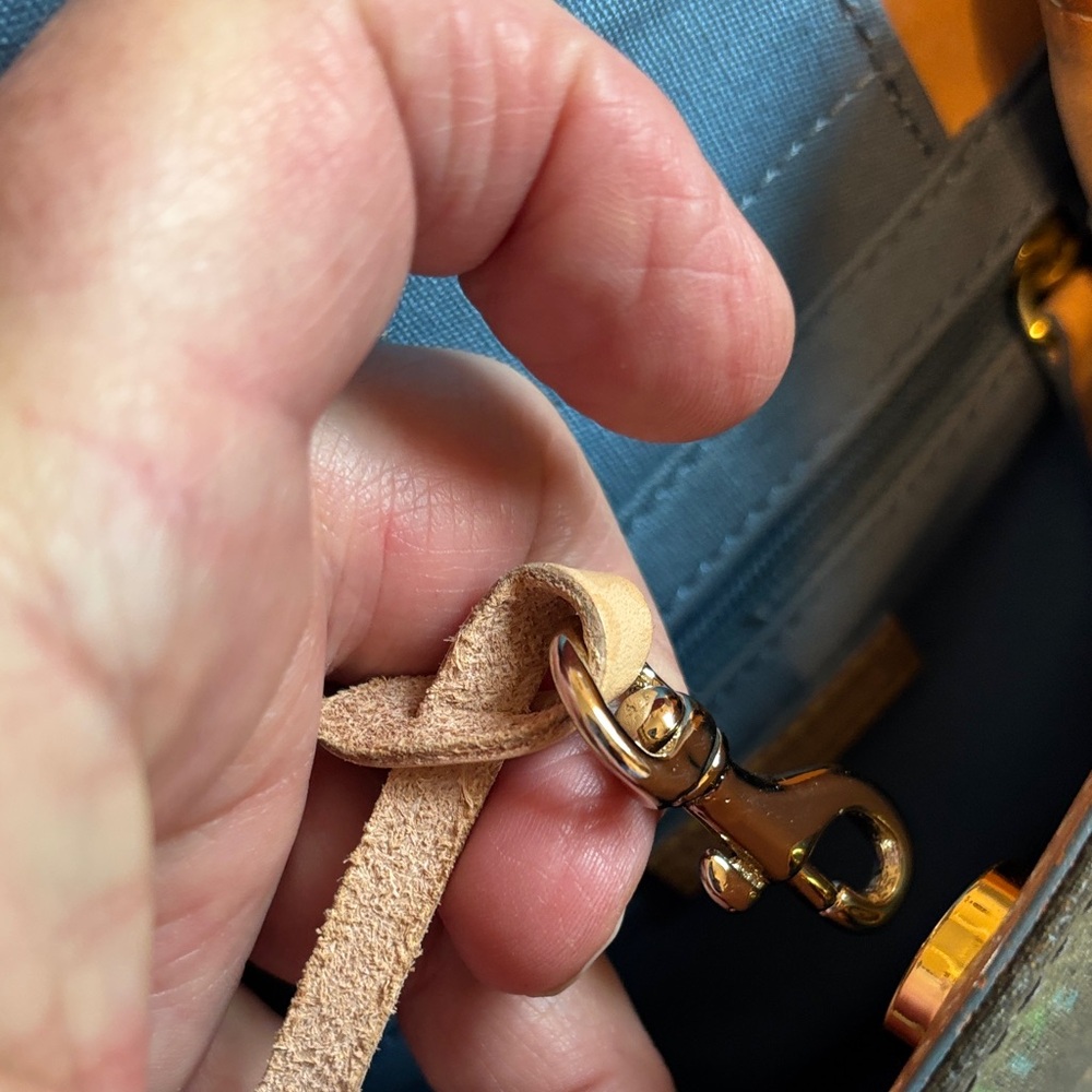 Dooney & Bourke Olive Signature Mini bag with Tan Trim and Heart Charm; Y2K - Picture 9 of 11